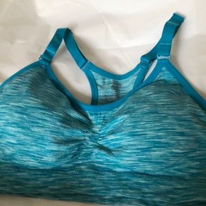 Bra sports womens new sizes M or XL 67% polyester 25% nylon 8% spandex